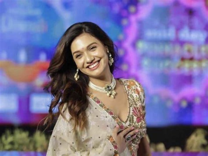 
Divya Agarwal Height, Weight, Net Worth, Age, Birthday, Wikipedia, Who, Nationality, Biography 