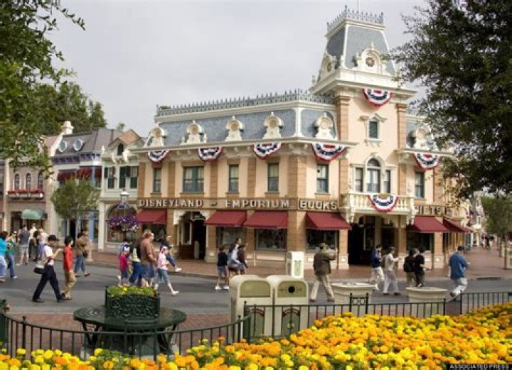 Does Disneyland have Main Street?