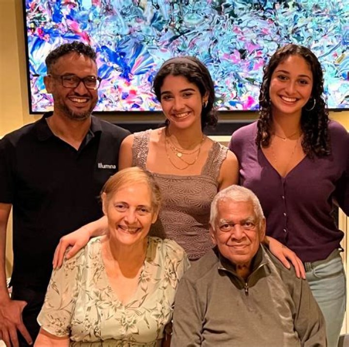 Francis deSouza Biography, Age, Height, Wife, Net Worth, Family