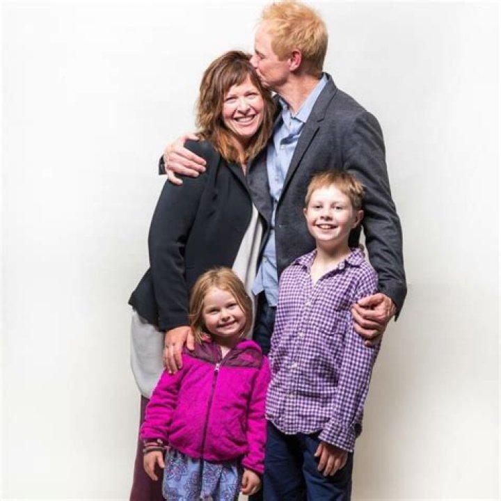 Unveiling The Age Of Jordan Matter's Wife