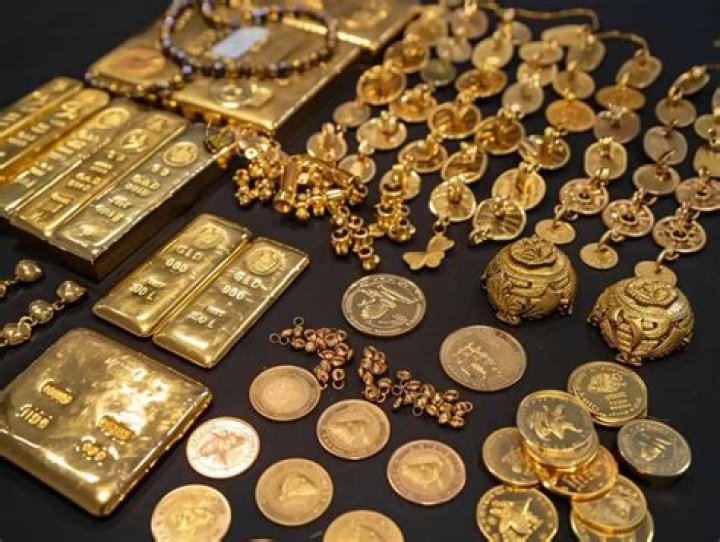 Who holds the gold in a gold IRA?